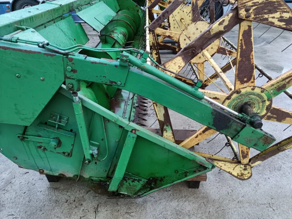 John Deere leikkuupöytä - 12 jalkaa / Työleveys 360cm - 965 leikkuupuimurista