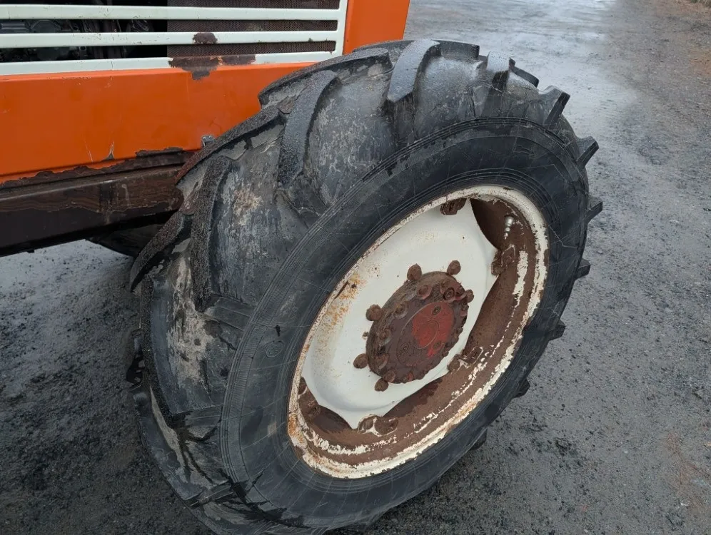 Fiat 780DT neliveto / Traktori led-työvaloilla - Katso video