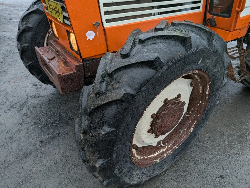 Fiat 780DT neliveto / Traktori led-työvaloilla - Katso video