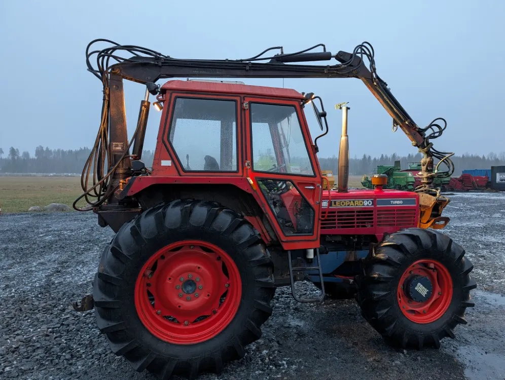 Same Leopard 90 Turbo traktori / Joutsa metsäkuormaajalla - Katso video!