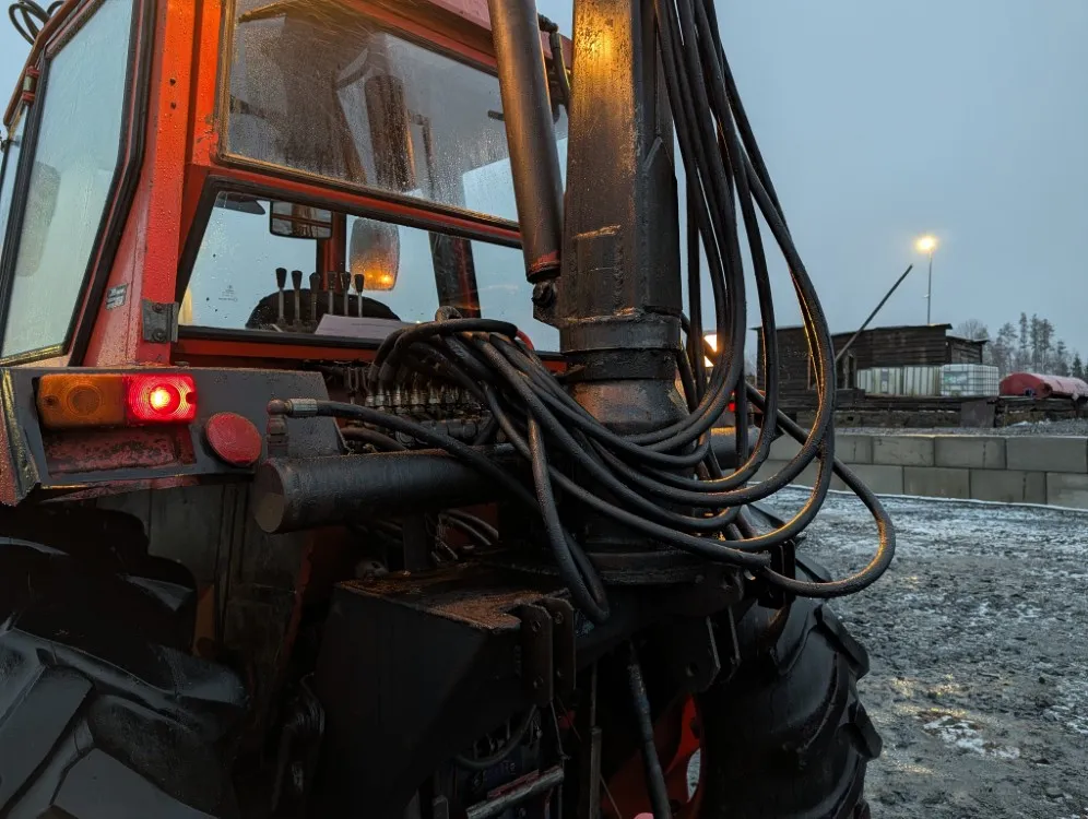 Same Leopard 90 Turbo traktori / Joutsa metsäkuormaajalla - Katso video!