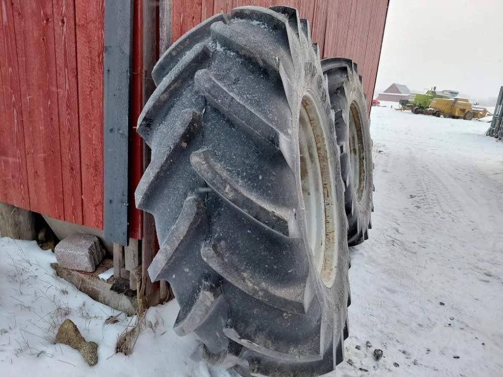 Traktorin renkaat 580/70R38 vannekehillä / Firestone - Hyväkuntoiset