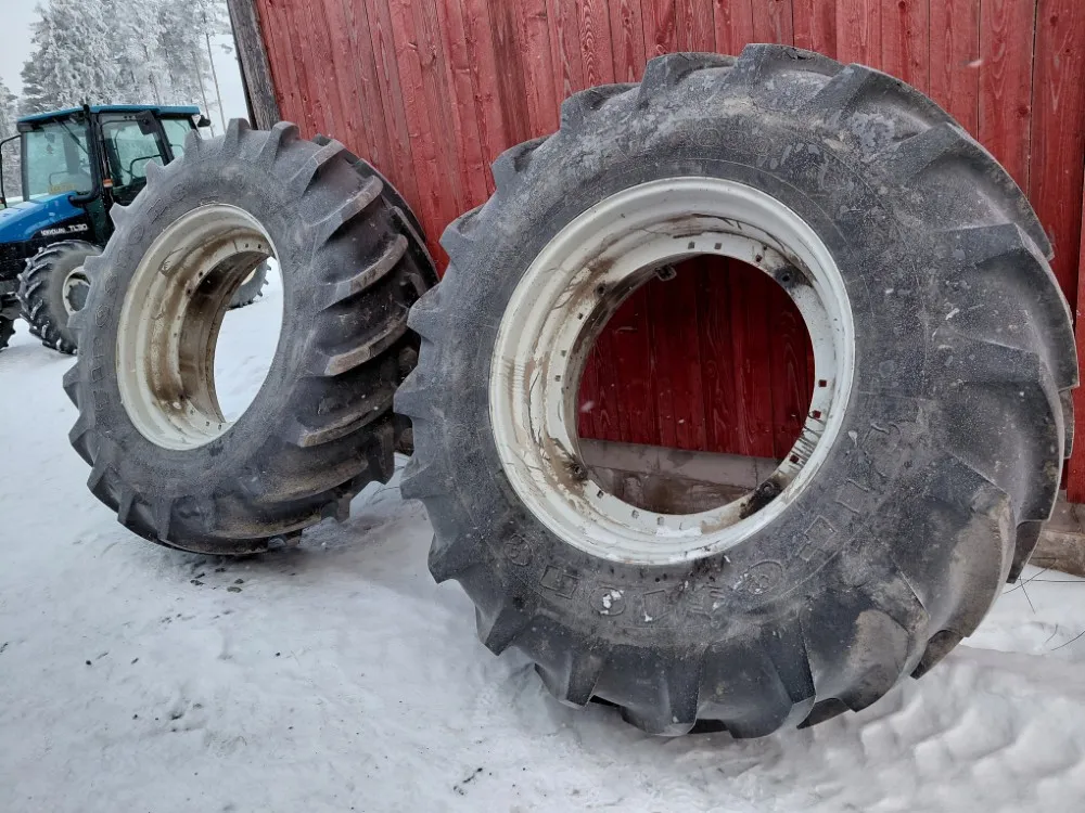 Traktorin renkaat 580/70R38 vannekehillä / Firestone - Hyväkuntoiset