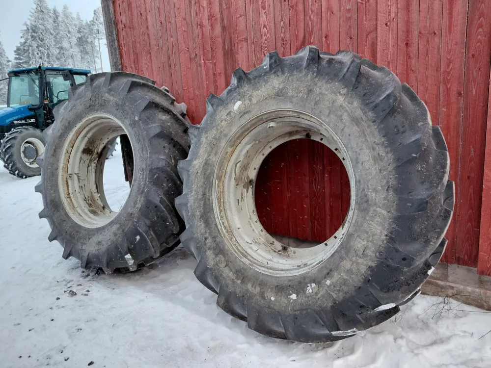 Traktorin renkaat 580/70R38 vannekehillä / Firestone - Hyväkuntoiset