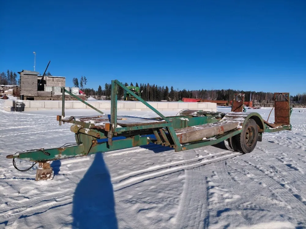 Konelavetti 1-akselinen - traktorivetoinen / Jarruvalmius - Vedetty 12tn metsäkonetta