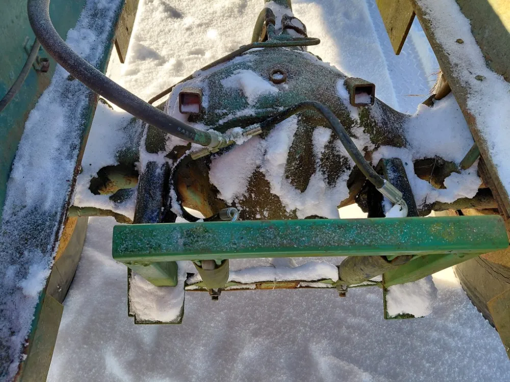 Konelavetti 1-akselinen - traktorivetoinen / Jarruvalmius - Vedetty 12tn metsäkonetta