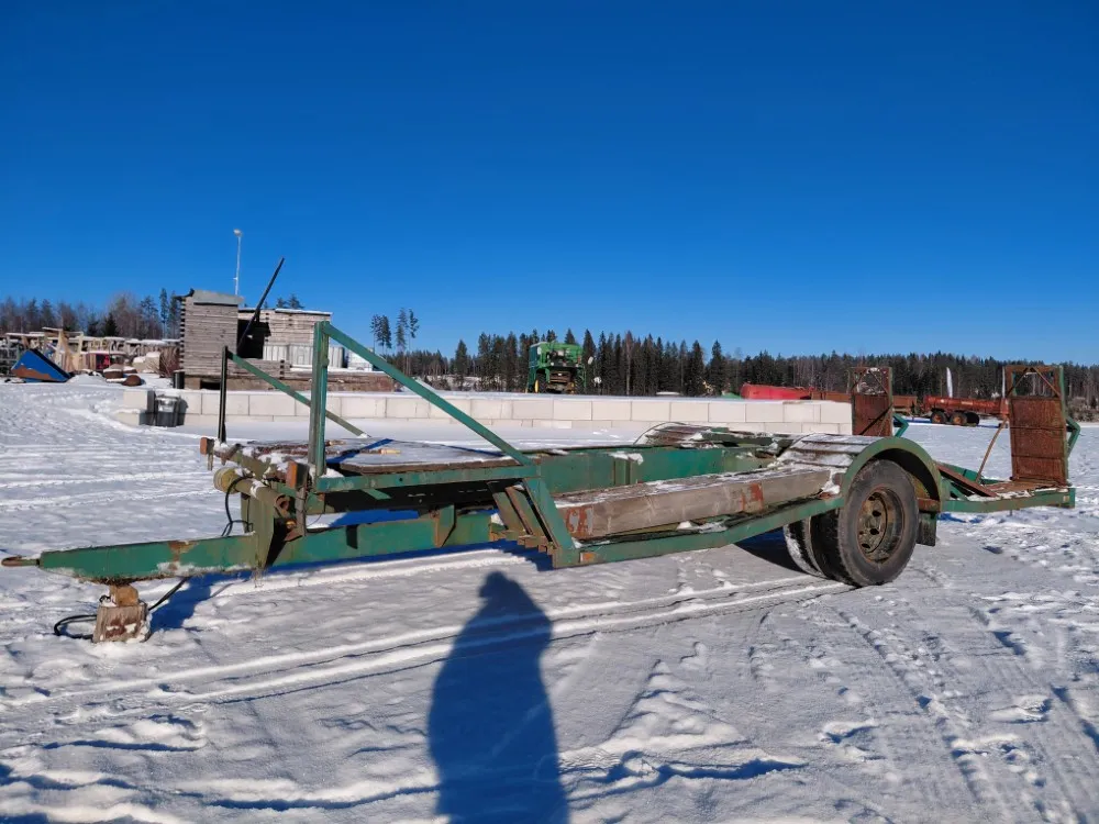 Konelavetti 1-akselinen - traktorivetoinen / Jarruvalmius - Vedetty 12tn metsäkonetta