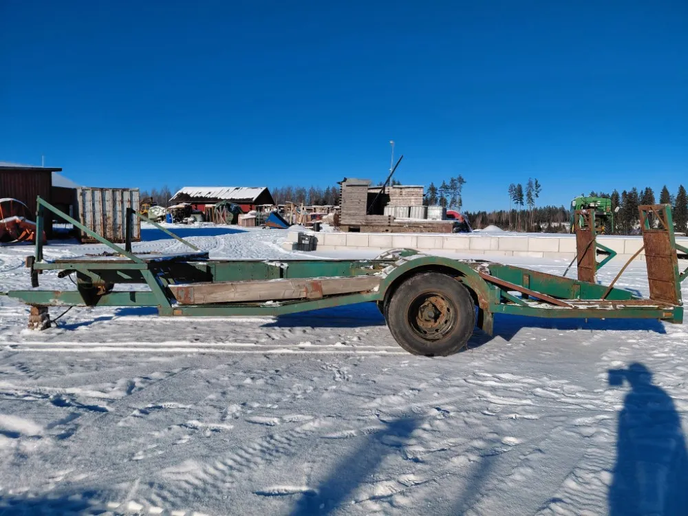 Konelavetti 1-akselinen - traktorivetoinen / Jarruvalmius - Vedetty 12tn metsäkonetta