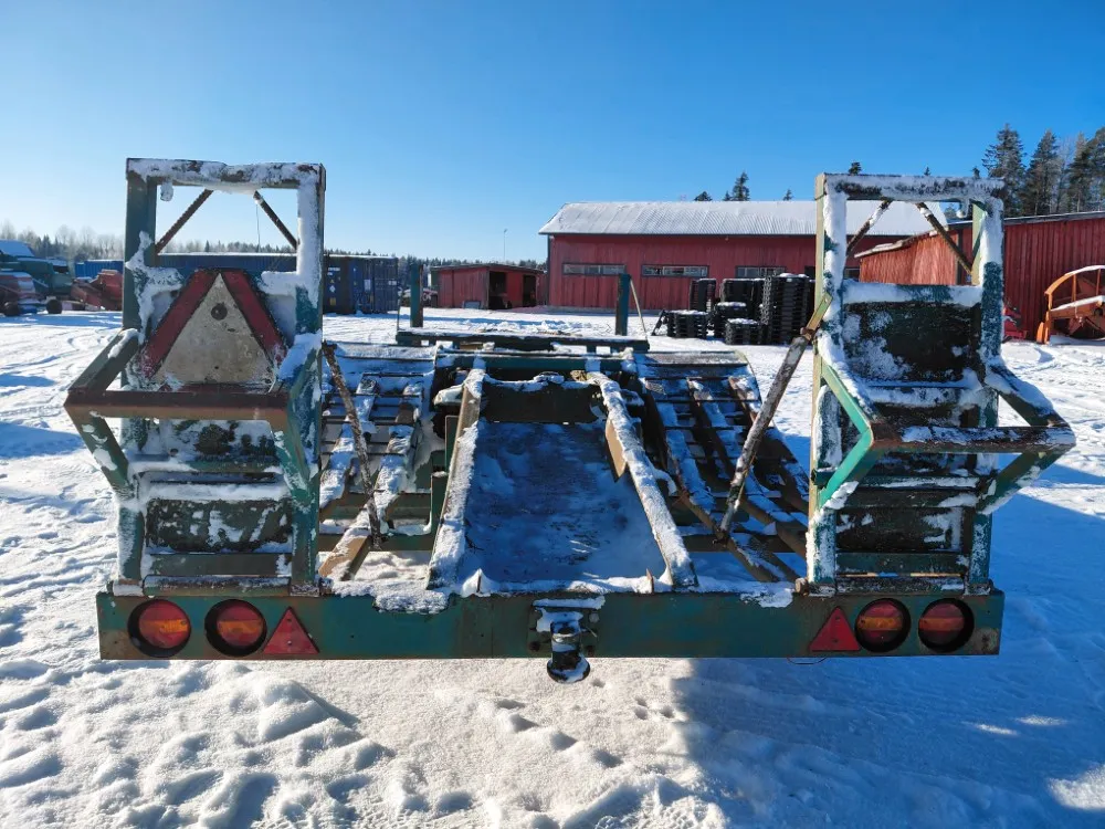 Konelavetti 1-akselinen - traktorivetoinen / Jarruvalmius - Vedetty 12tn metsäkonetta