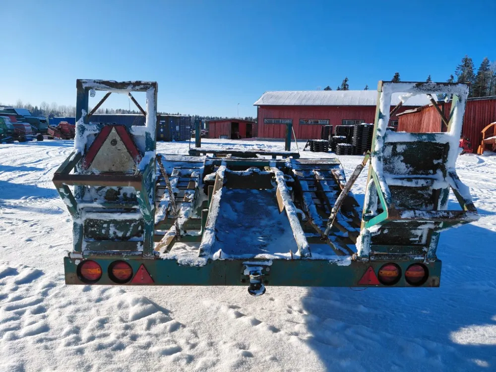 Konelavetti 1-akselinen - traktorivetoinen / Jarruvalmius - Vedetty 12tn metsäkonetta