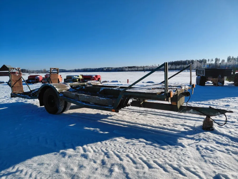 Konelavetti 1-akselinen - traktorivetoinen / Jarruvalmius - Vedetty 12tn metsäkonetta