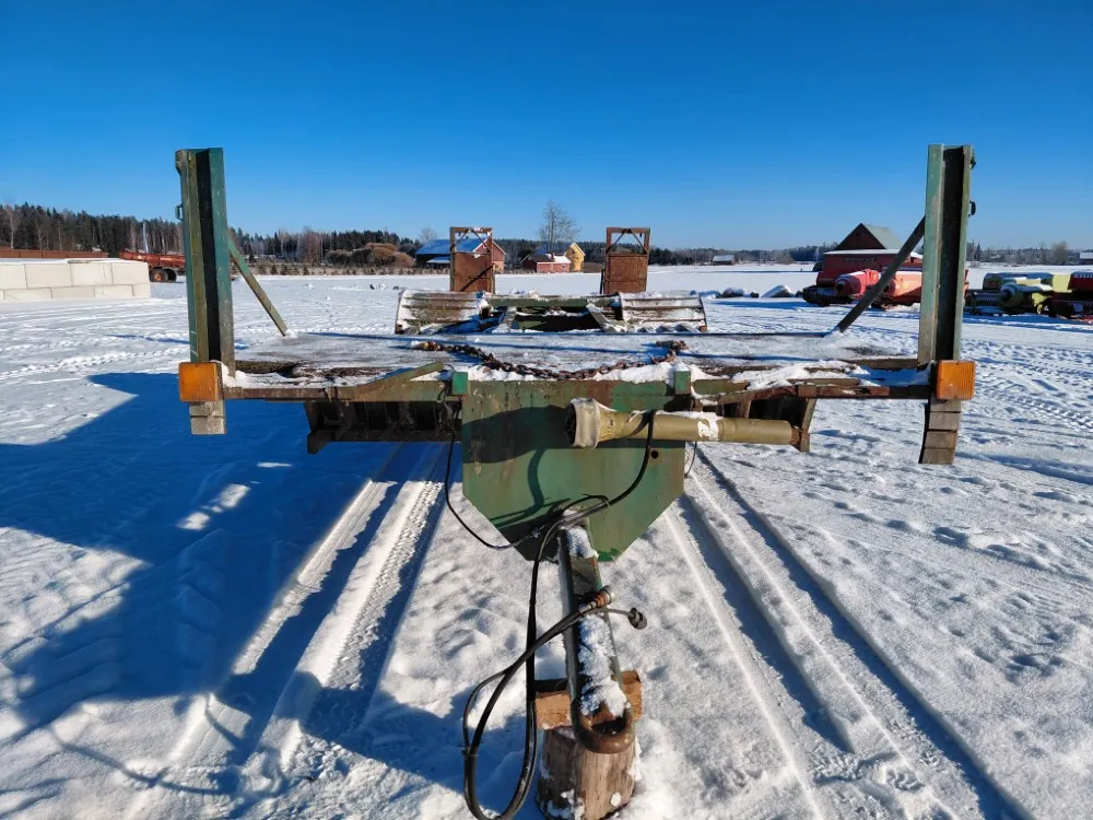 Konelavetti 1-akselinen - traktorivetoinen / Jarruvalmius - Vedetty 12tn metsäkonetta