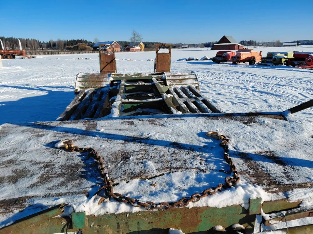 Konelavetti 1-akselinen - traktorivetoinen / Jarruvalmius - Vedetty 12tn metsäkonetta