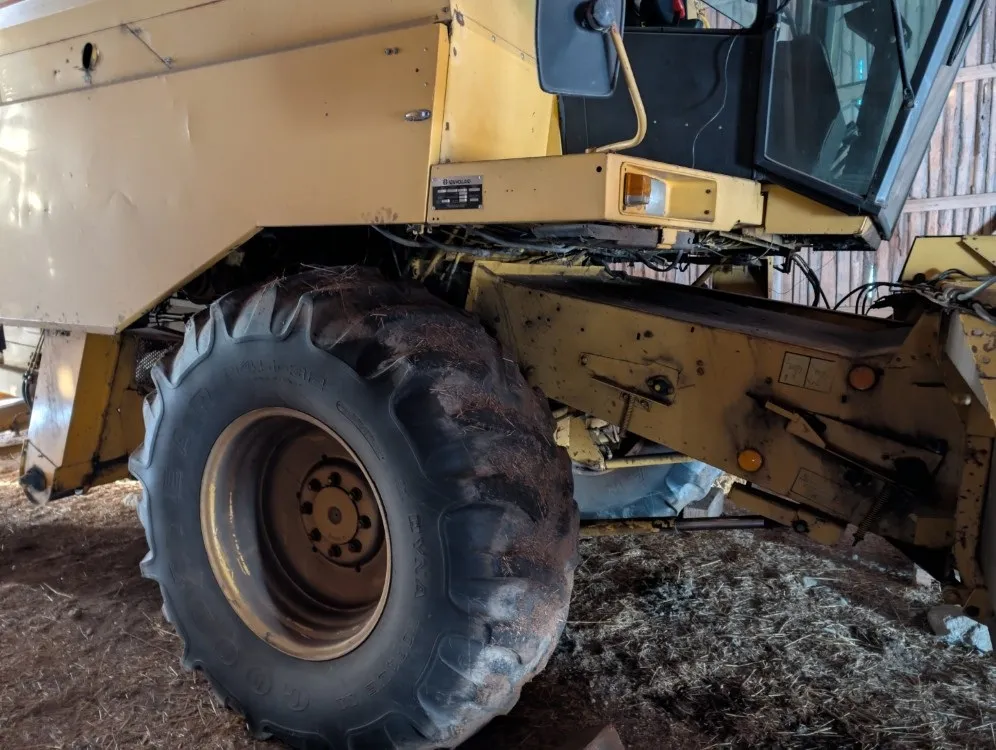 New Holland TX32 leikkuupuimuri / Myydään asiakkaan lukuun