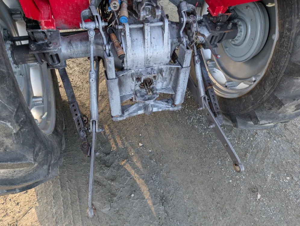 Massey Ferguson 240 traktori / Näppärä pikkutraktori - Katso video!