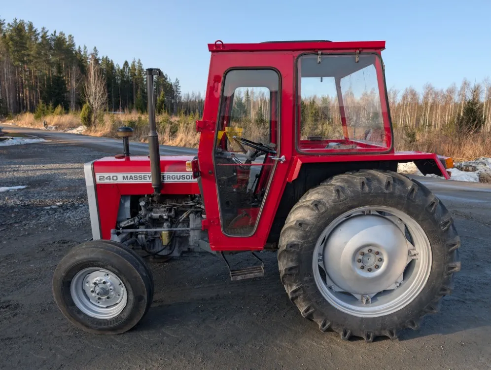 Massey Ferguson 240 traktori / Näppärä pikkutraktori - Katso video!