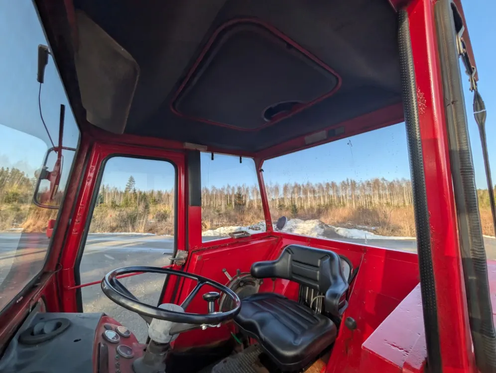 Massey Ferguson 240 traktori / Näppärä pikkutraktori - Katso video!