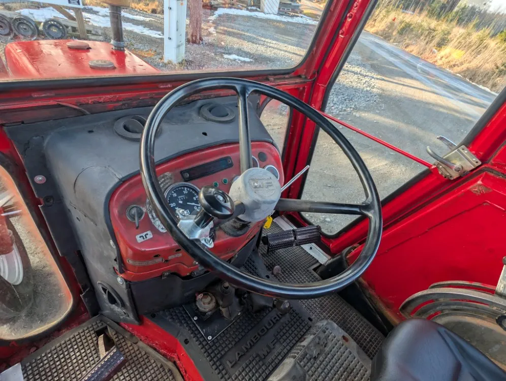 Massey Ferguson 240 traktori / Näppärä pikkutraktori - Katso video!