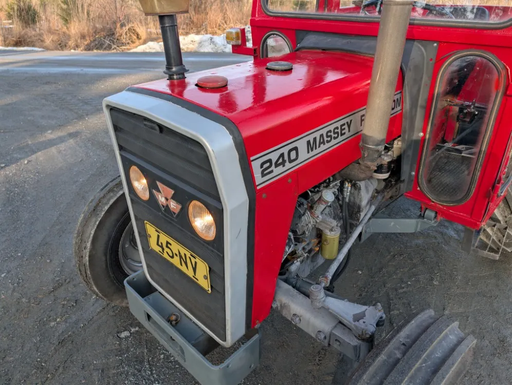 Massey Ferguson 240 traktori / Näppärä pikkutraktori - Katso video!