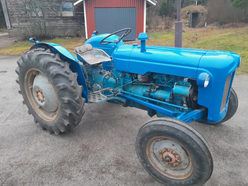 Fordson Dexta traktori / Näppärä pikkutraktori - Asiakkaan lukuun