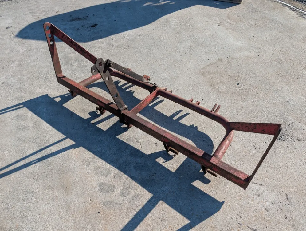 Syrjäkyntölaite traktoriin /