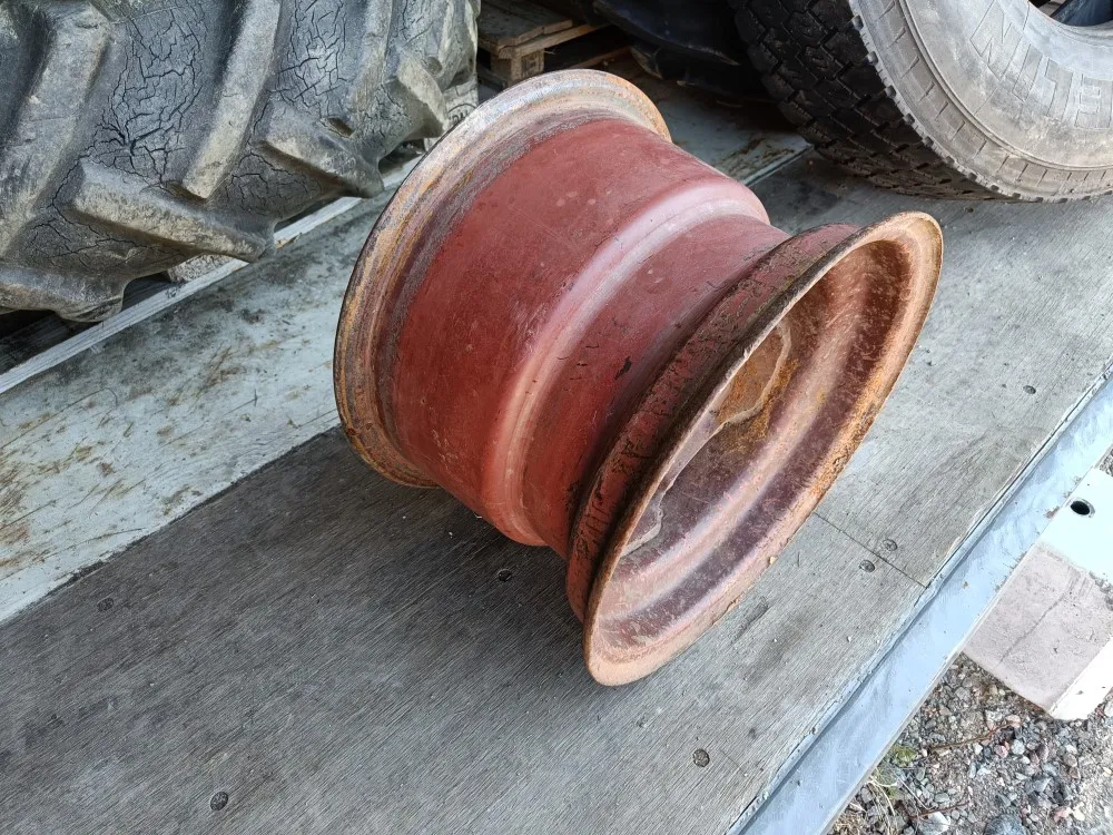 Peräkärryn vanne 16 tuumainen 6-pulttinen /