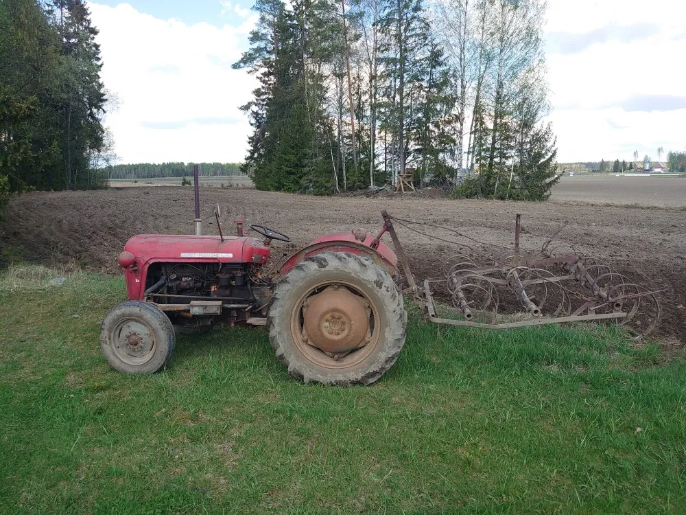 Massey Ferguson 35 traktori / Katso video!