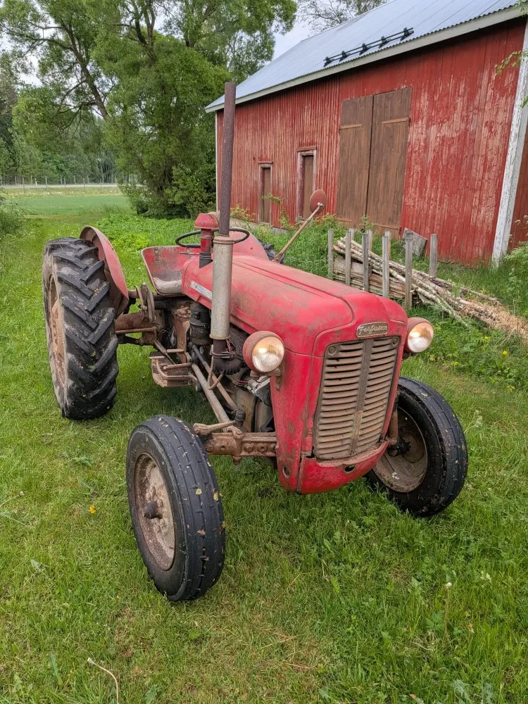 Massey Ferguson 35 traktori / Katso video!