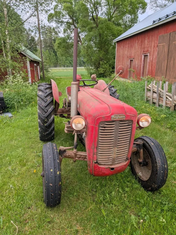 Massey Ferguson 35 traktori / Katso video!