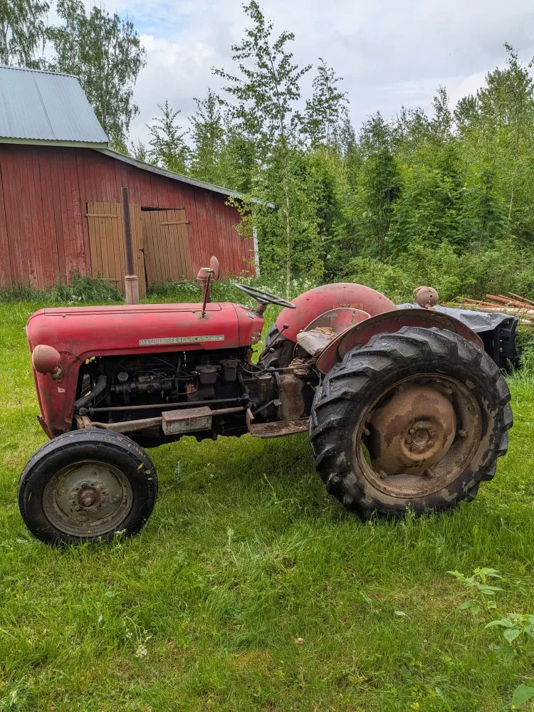 Massey Ferguson 35 traktori / Katso video!