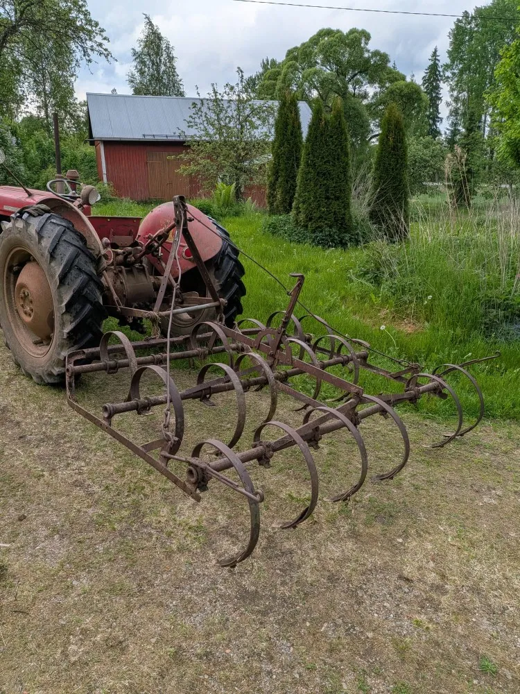 Massey Ferguson 35 traktori / Katso video!