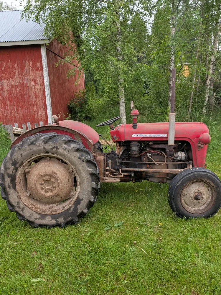Massey Ferguson 35 traktori / Katso video!