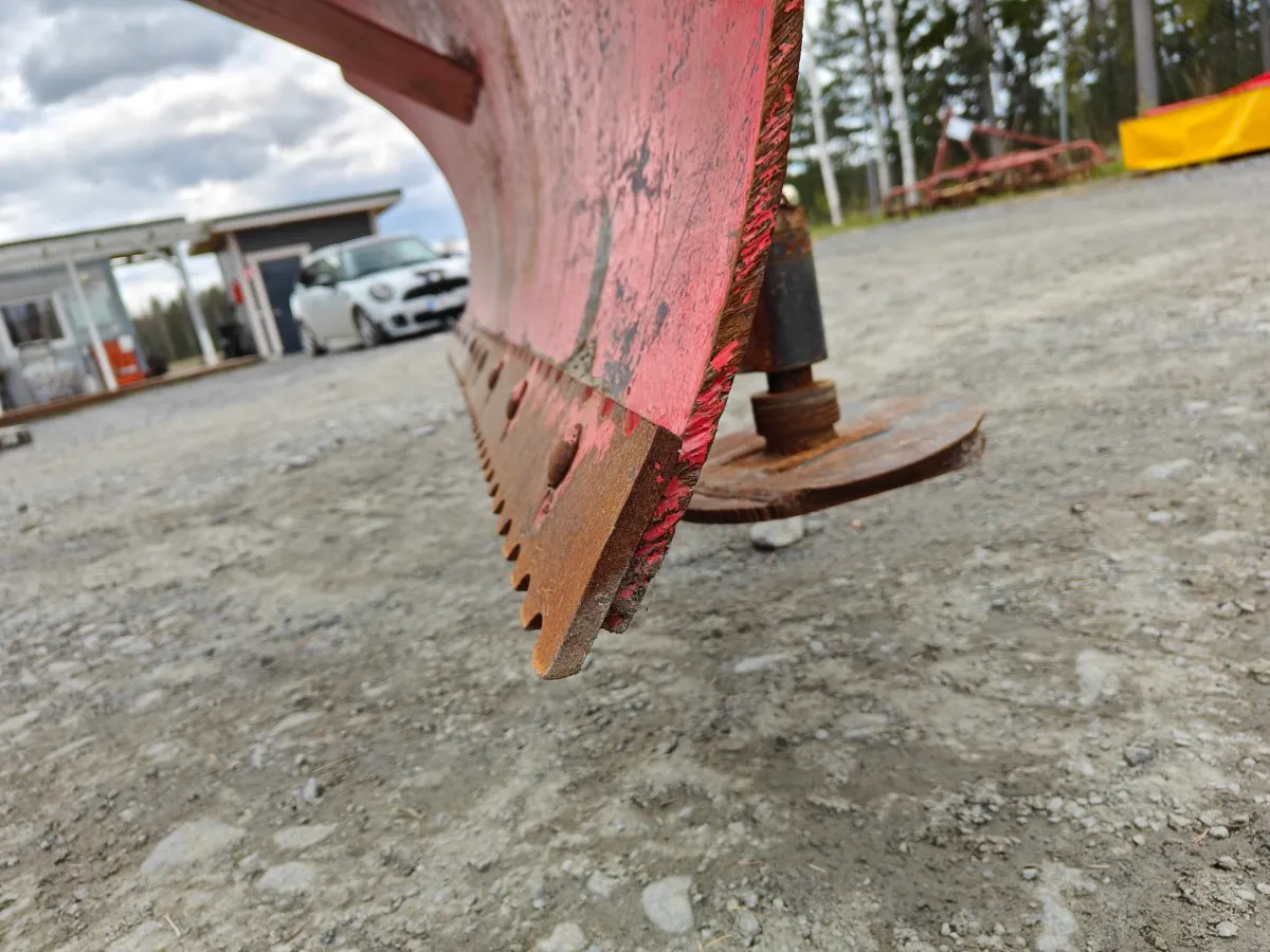 Perälevy 250cm - järeä / Hydraulisesti kääntyvä