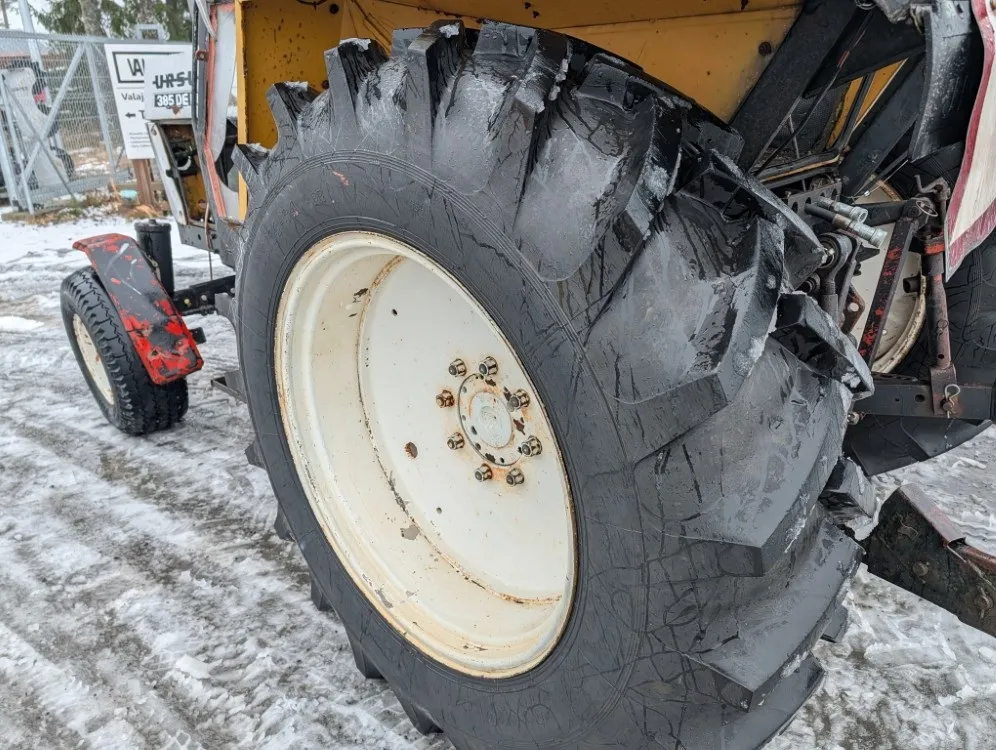 Ursus 385 De Luxe traktori / Takaveto - hyvät renkaat - Katso video!