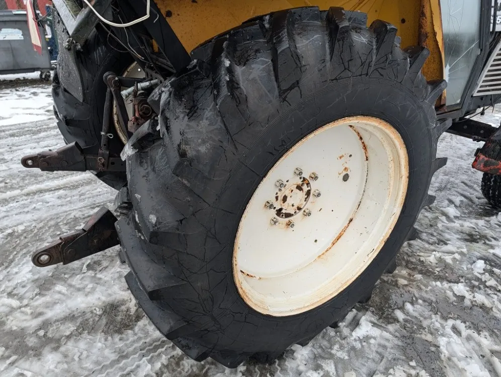 Ursus 385 De Luxe traktori / Takaveto - hyvät renkaat - Katso video!