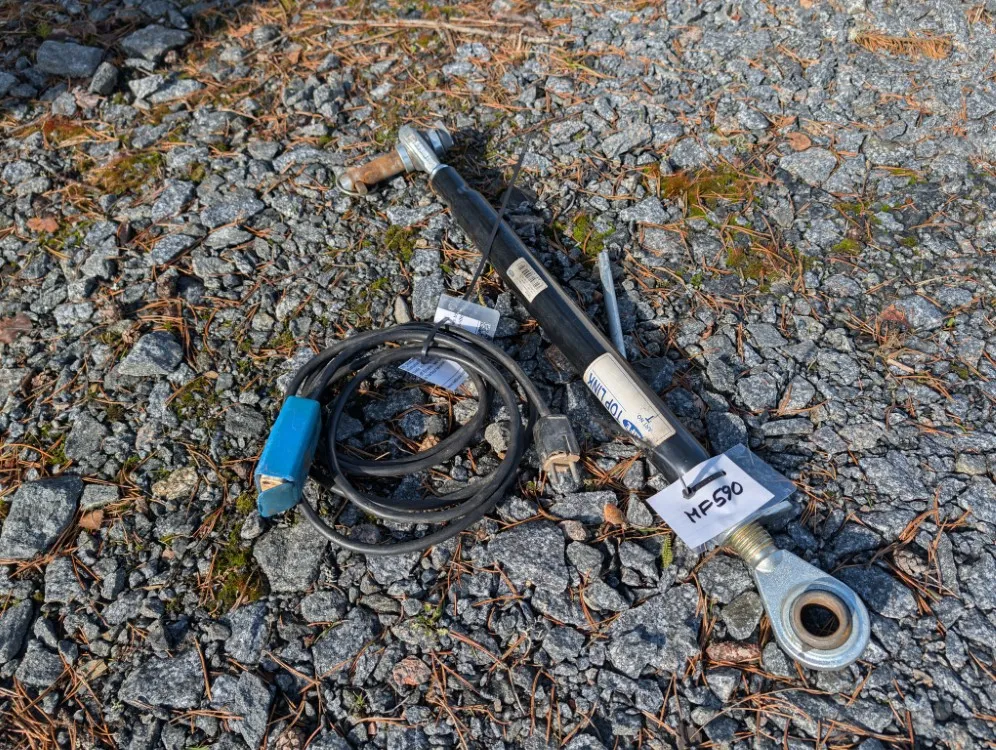 Massey Ferguson 590 traktori / Uudet renkaat, siisti kone, katso video!