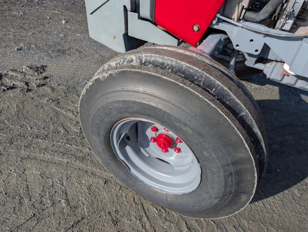 Massey Ferguson 590 traktori / Uudet renkaat, siisti kone, katso video!