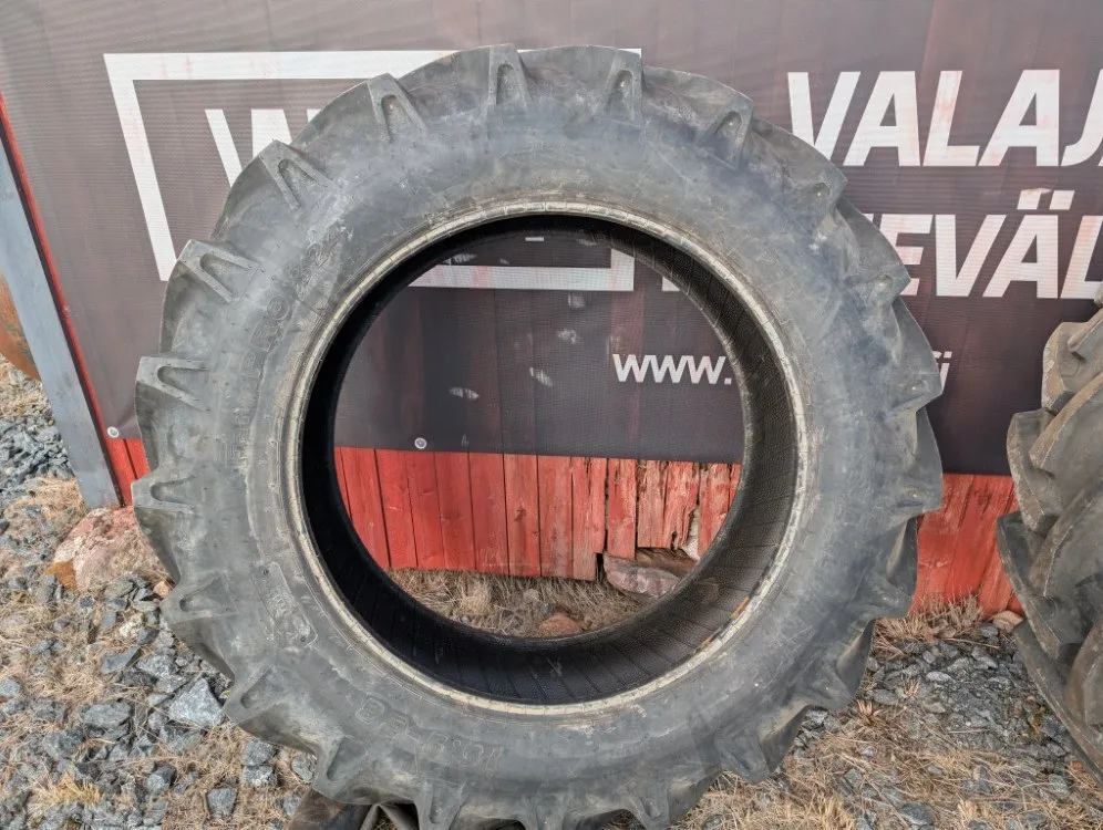 Alliance renkaat 16.9x38 traktoriin / sisärenkailla - 12PR - hyväkuntoiset