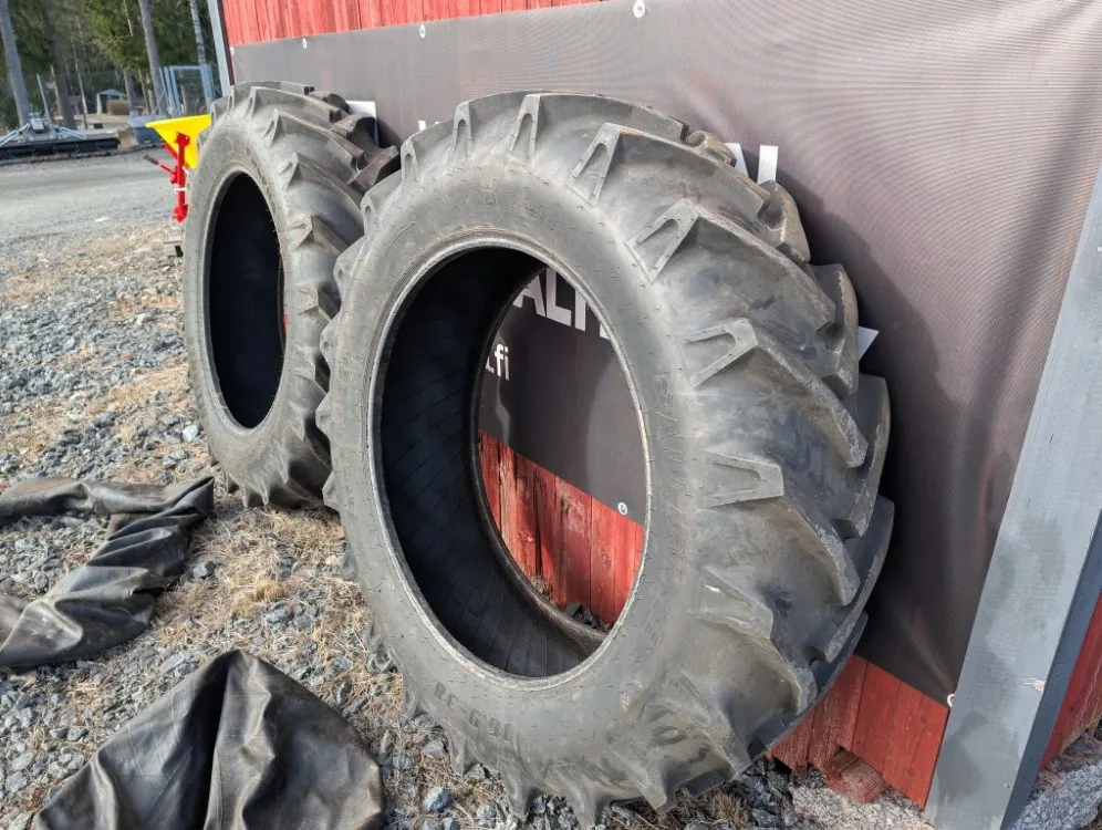 Alliance renkaat 16.9x38 traktoriin / sisärenkailla - 12PR - hyväkuntoiset