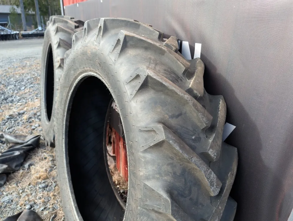 Alliance renkaat 16.9x38 traktoriin / sisärenkailla - 12PR - hyväkuntoiset